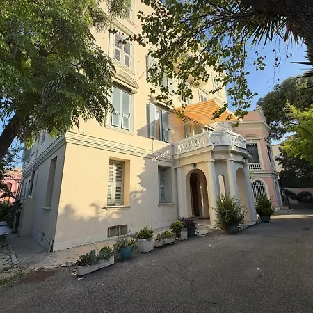 Bright With Garden Near דירה ניס