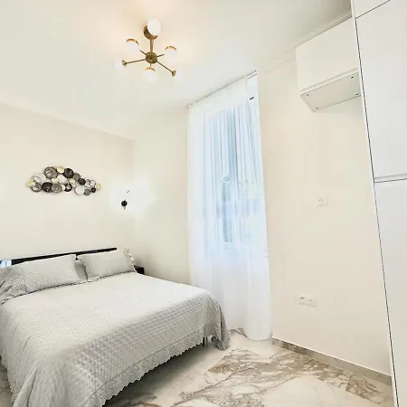 דירה Bright With Garden Near ניס