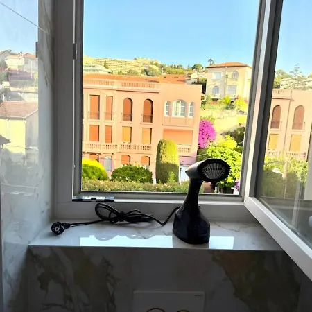Apartman Bright With Garden Near *